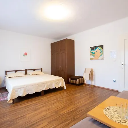 Family Greenslo Ljubljana