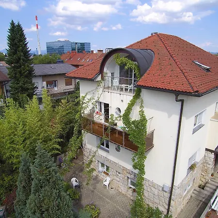 Family Greenslo Guest house
