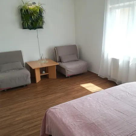 Guest house Family Greenslo