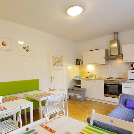 Family Greenslo 2* Ljubljana