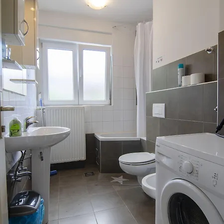 Family Greenslo Pensionat 2*