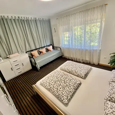 Family Greenslo 2* Ljubljana